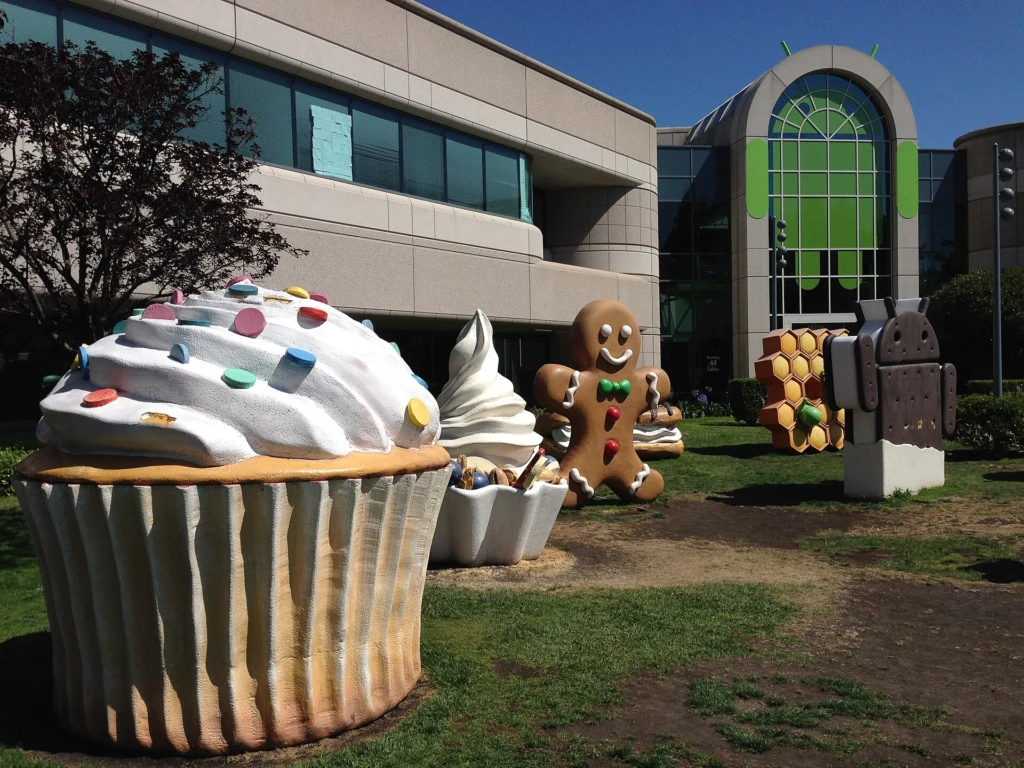Android building in Googleplex with sculptures.jpg