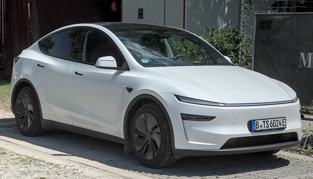 Tesla Model Y (2025) MYLE Festival 2025 DSC 9565.jpg