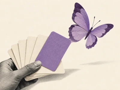 Fiszka zmieniająca się w motyla - ilustracja AI