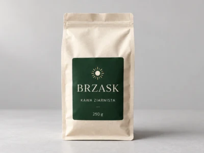Beige coffee bag with dark green label: BRZASK, KAWA ZIARNISTA, 250 g, sun emblem at top.