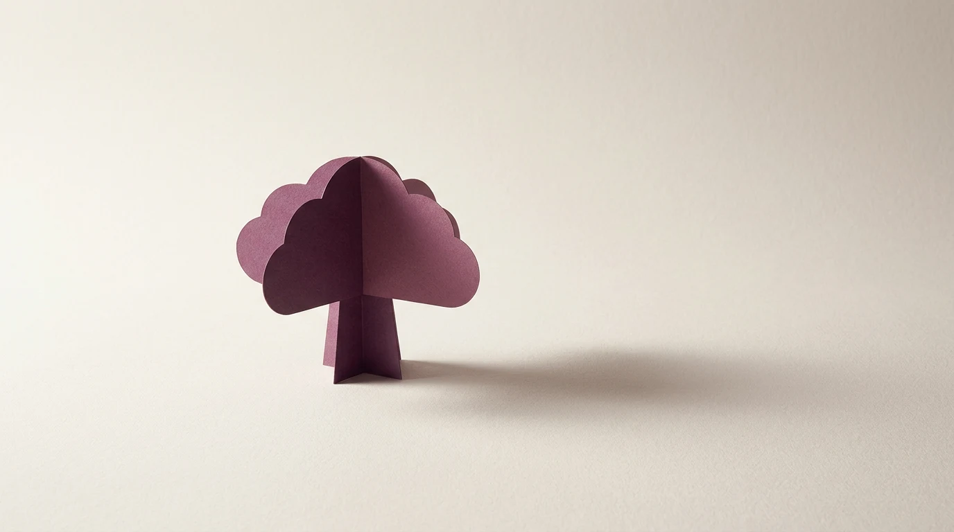 Qwen co to jest jak korzystać po polsku i czy chiński model Alibaby jest za darmo - Promptowy Purple paper tree sculpture with scalloped cloud-like leaves on a pale surface