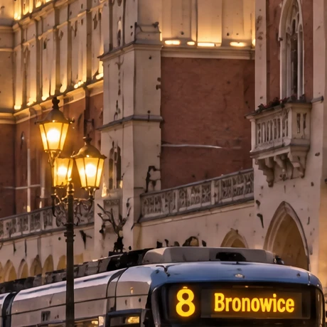 Wycinek 100% ze środka kadru GPT Image 2.5: tramwaj 8 Bronowice i latarnie