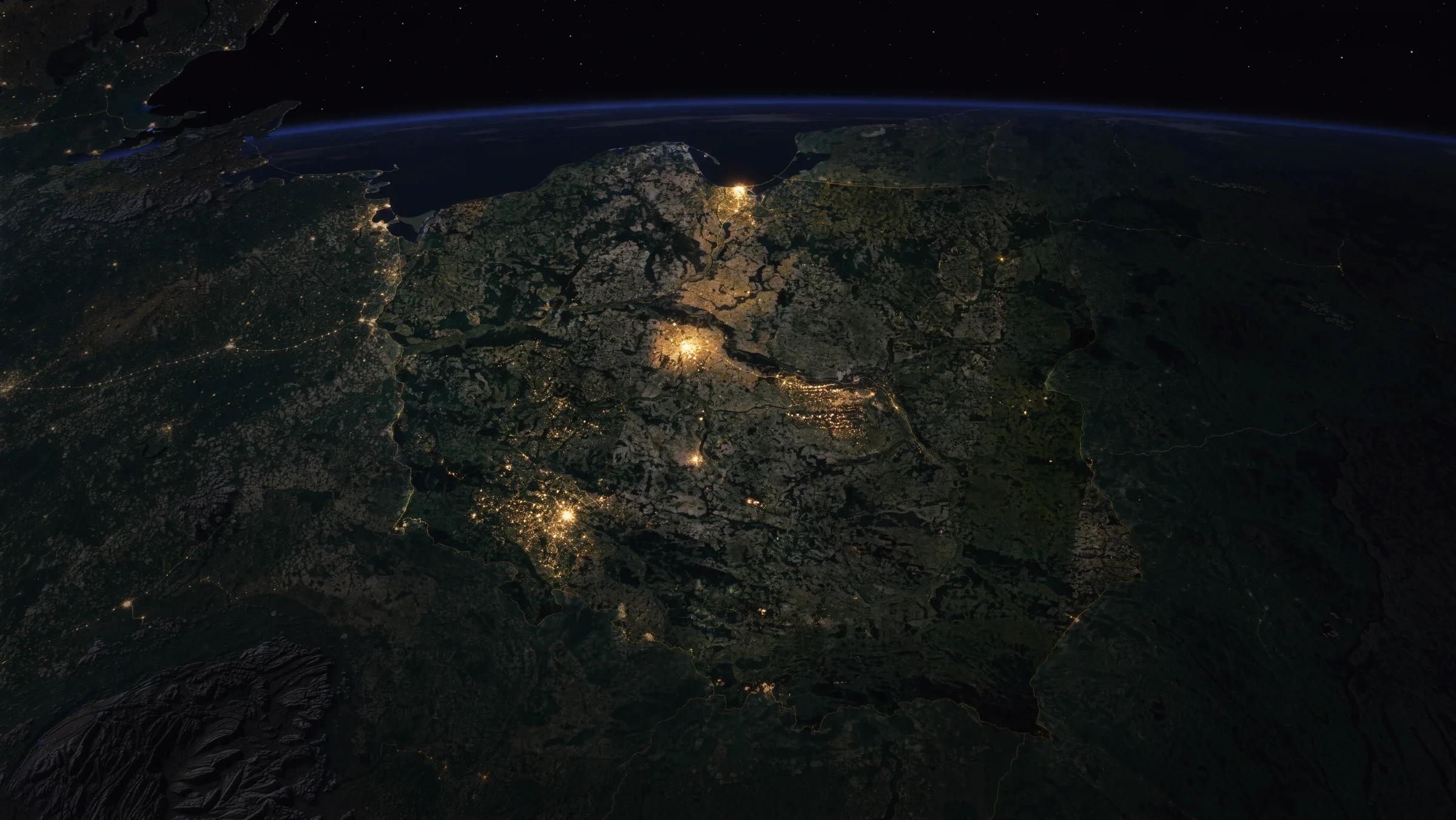 Nocny widok Polski z orbity ze światłami miast, tapeta 4K z błędną geografią