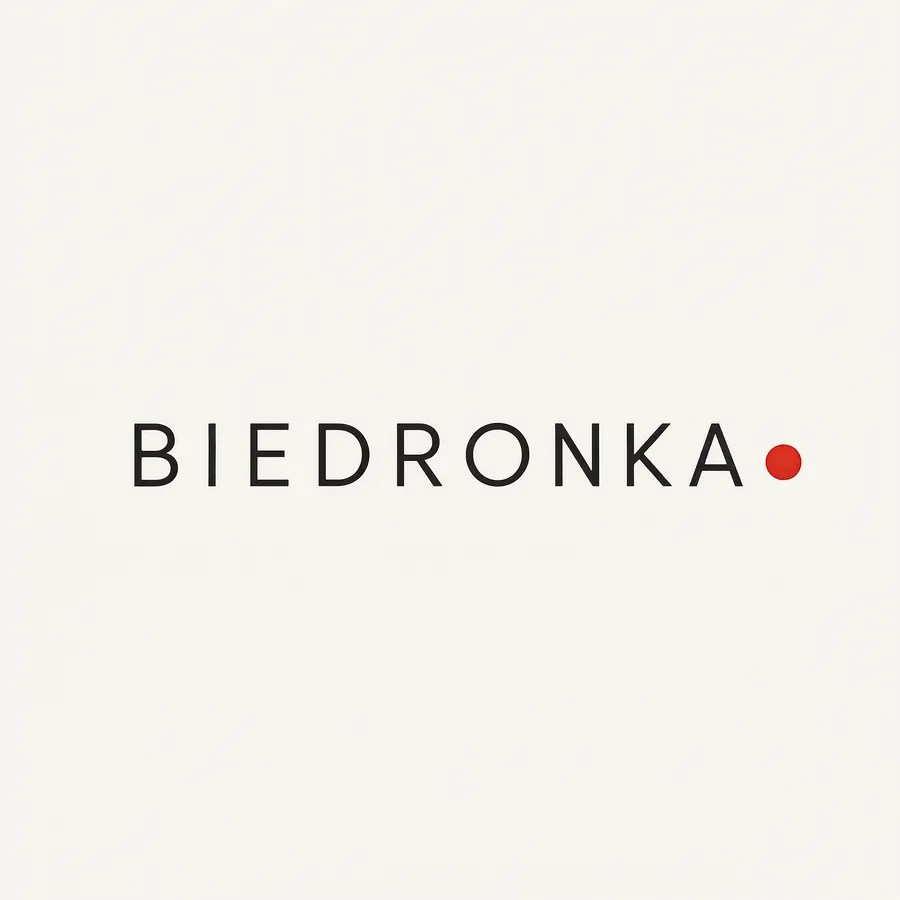 Biedronka w minimalizmie japońskim: papierowa plansza, cienkie litery, jedna czerwona kropka.