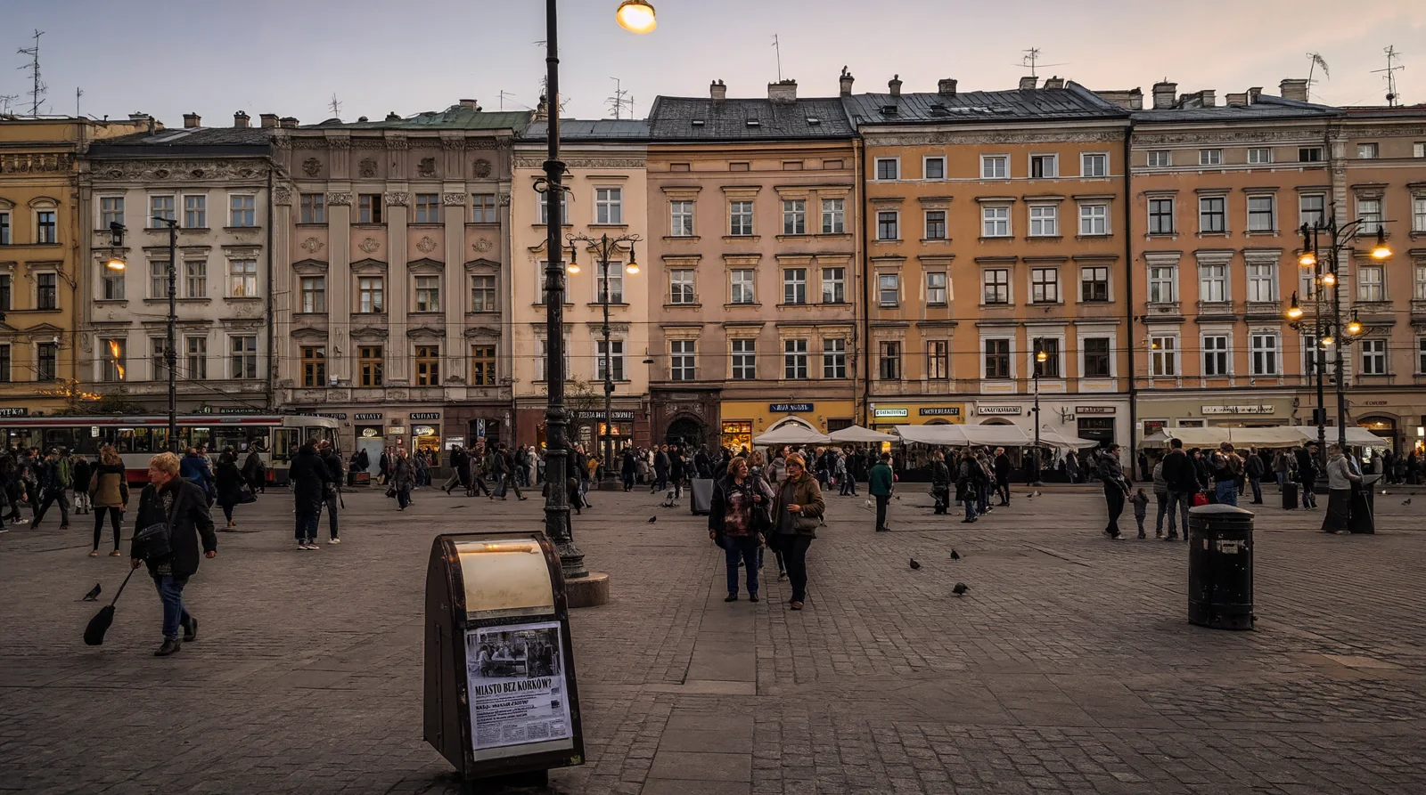 Rynek w Krakowie o zmierzchu wygenerowany lokalnie w Qwen-Image-2.1